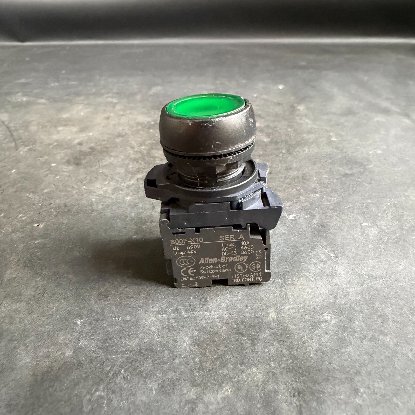 Used ALLEN BRADLEY 800F-X10 GREEN PUSHBUTTON ($12 OBO)