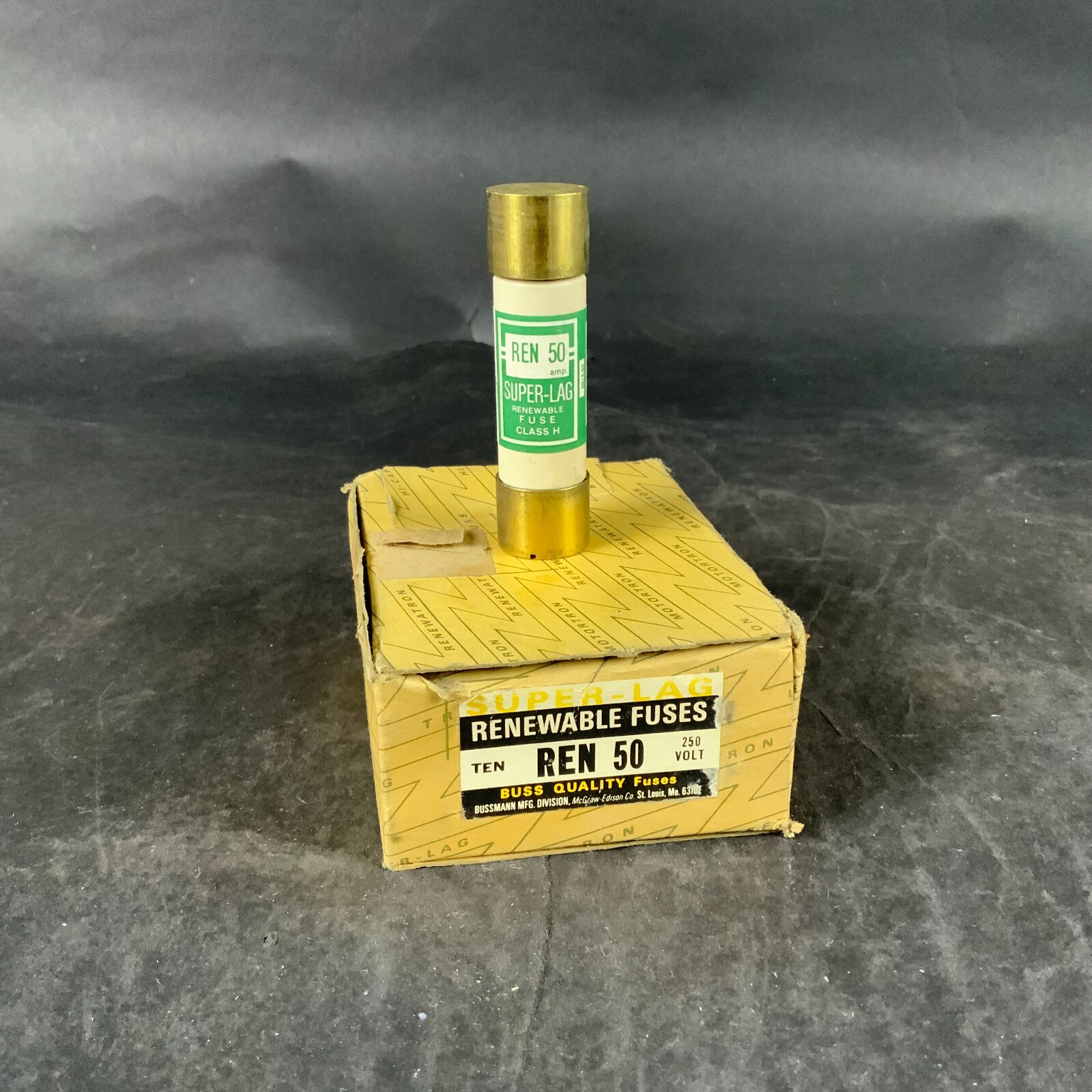 Used BUSSMANN REN-50 TIME DELAY RENEWABLE FUSE - BOX OF 10 ($100 OBO)