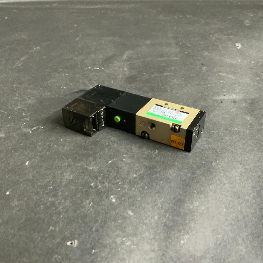 Used CKD 3KA110-C3 PNEUMATIC VALVE ($25 OBO)