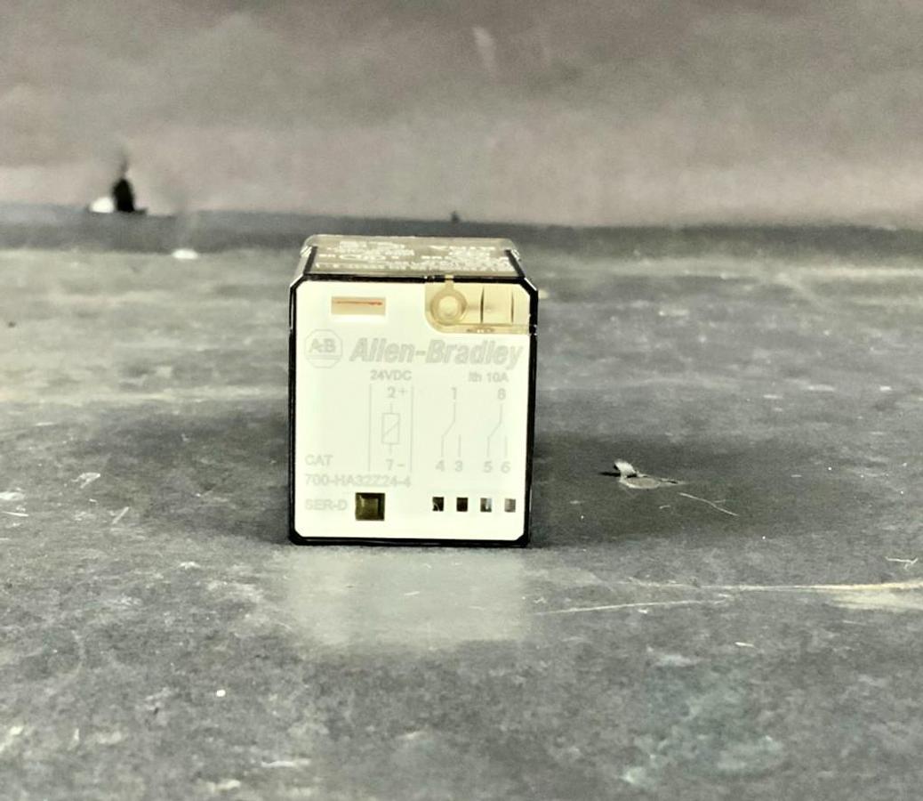 Used ALLEN BRADLEY 700-HA32Z24-4-SERIES D ($13 OBO)