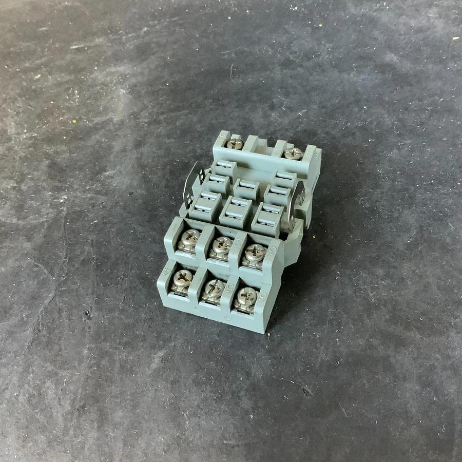 Used SQUARE D 8501 NR82 RELAY SOCKET ($10 OBO)