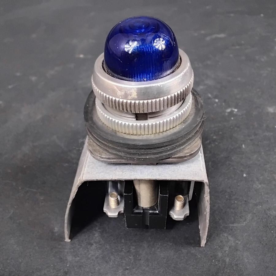 Used ALLEN-BRADLEY 800T-Q10 SER A BLUE PILOT LIGHT ($15 OBO)