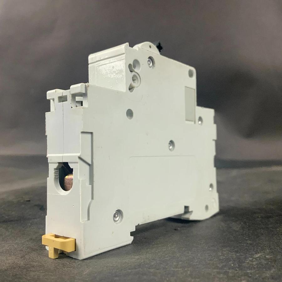 Used MERLIN GERIN MULTI9 C60 D3A CIRCUIT BREAKER ($15 OBO)