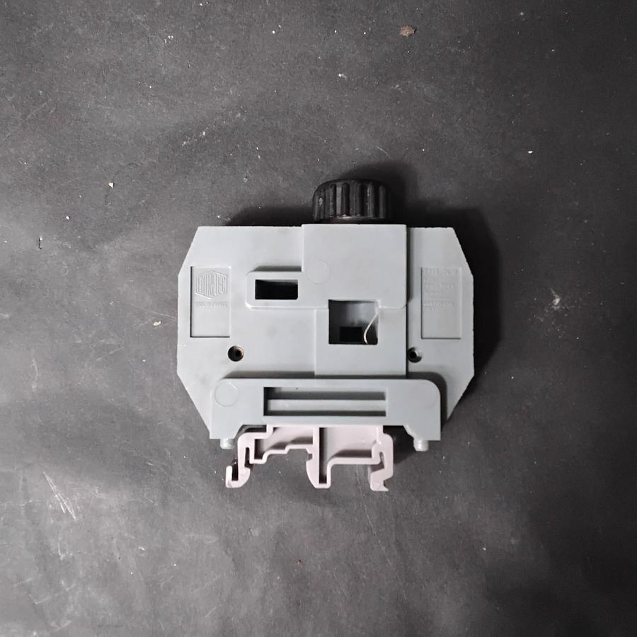 Used ENTRELEC MB10/24SE FUSE HOLDER ($13 OBO)