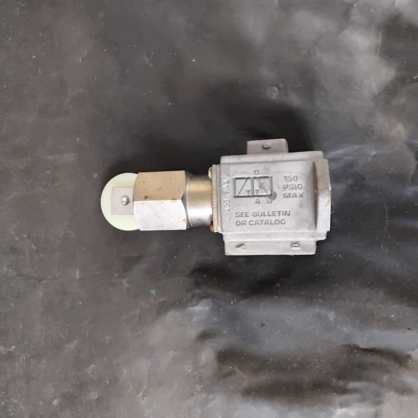 Used PARKER C9425 CONTROL VALVE ($102 OBO)