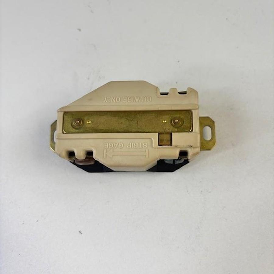 Used HUBBELL HBL2610A 30A RECEPTACLE PLUG