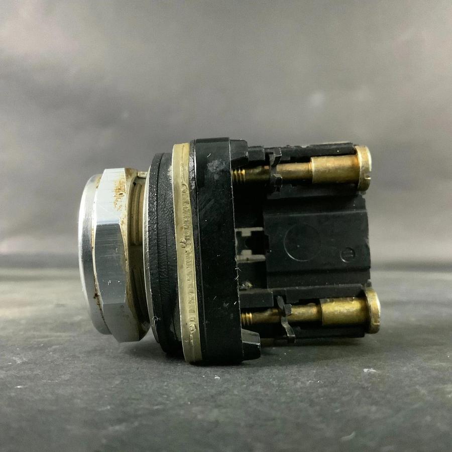 Used ALLEN BRADLEY 800T-A2 SERIES N BLACK PUSHBUTTON ($15 OBO)