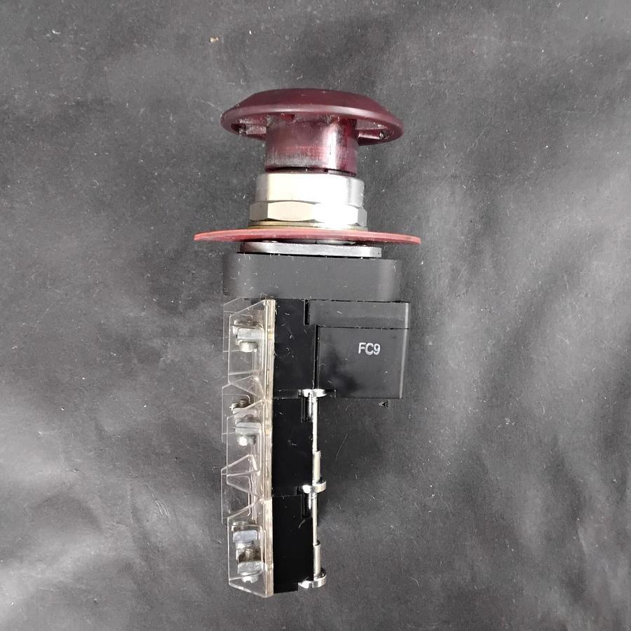 Used ALLEN BRADLEY 800T-FXJEQH2RA5 PUSHBUTTON SWITCH ($70 OBO)