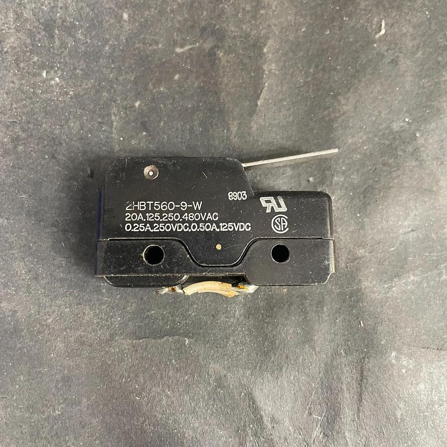 Used UNIMAX 2HBT560-9-W MICRO SWITCH