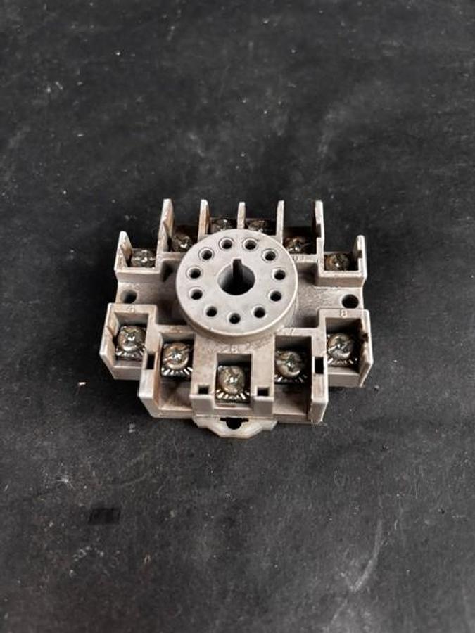 Used DAYTON 6X156F RELAY SOCKET ($7 OBO)