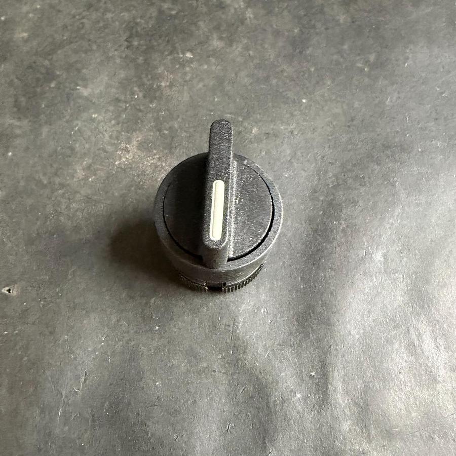 Used TELEMECANIQUE ZA2 BD2 2-POSITION SELECTOR SWITCH ($15 OBO)