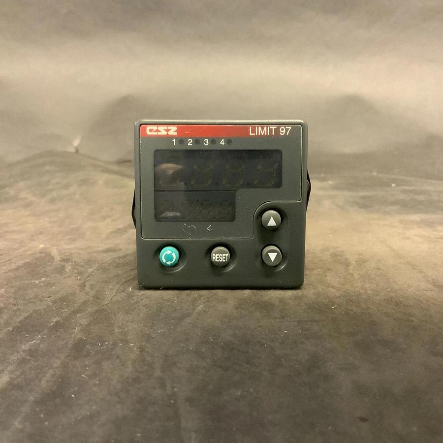 Used CINCINNATI SUB ZERO 97A0-DCDA-00AH TEMPERATURE CONTROLLER ($240 OBO)