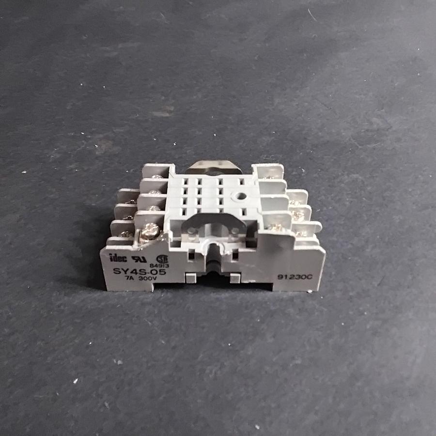Used ALLEN-BRADLEY SY4S-05 RELAY SOCKET ($4 OBO)