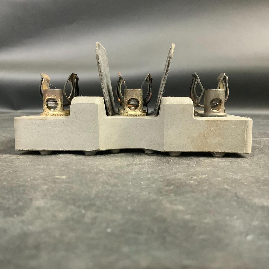 Used SQUARE D FUSE BLOCK HOLDER  36209 ($20 OBO)