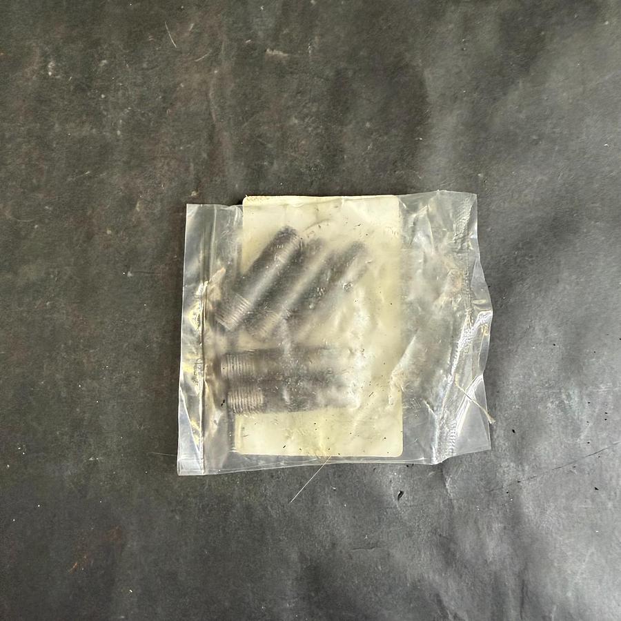 Used UNBRANDED 1/8”X1-1/2” SCH40 BLK PIPE NIPPLE - SET OF 5