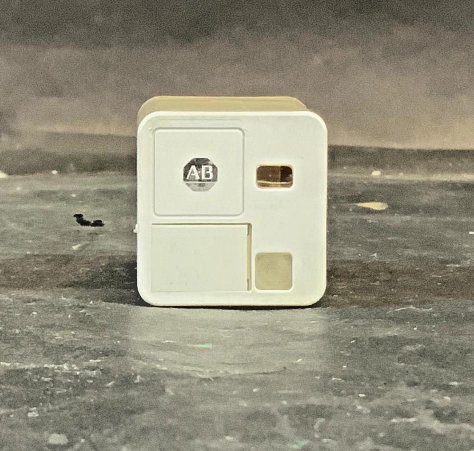 Used ALLEN BRADLEY 700-HA33A1 SERIES C ($10 OBO)