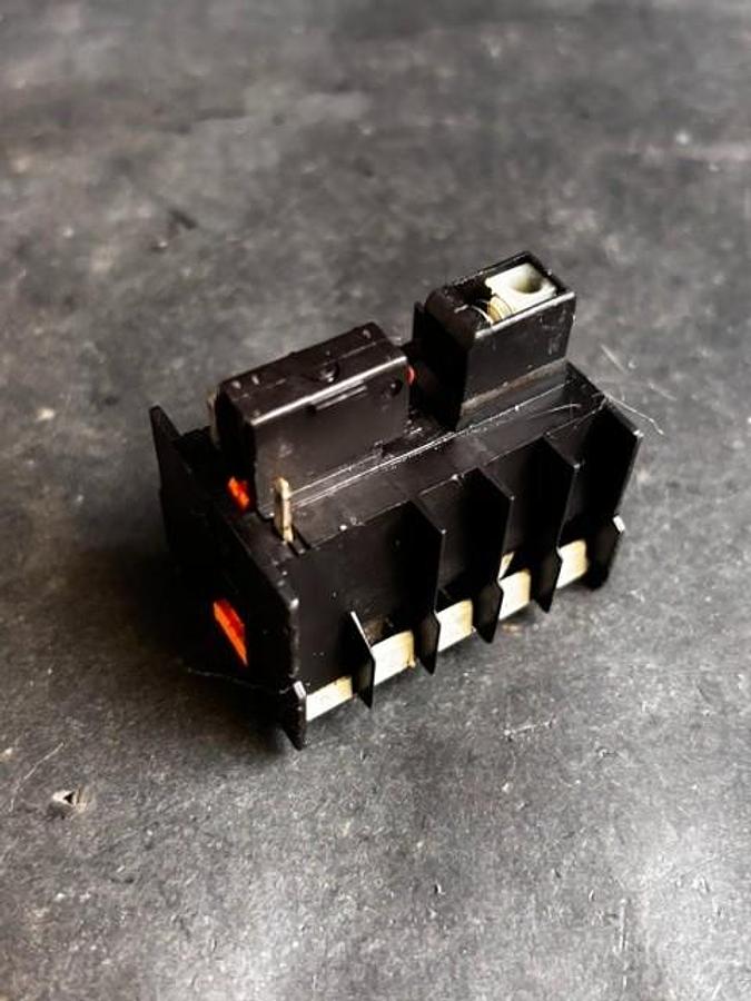 Used SIEMENS 3TX4422-2A AUXILIARY SWITCH BLOCK ($15 OBO)