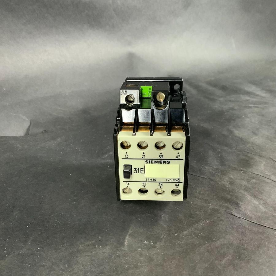 Used SIEMENS 3TH80 31-0A 240V CONTACTOR ($10 OBO)