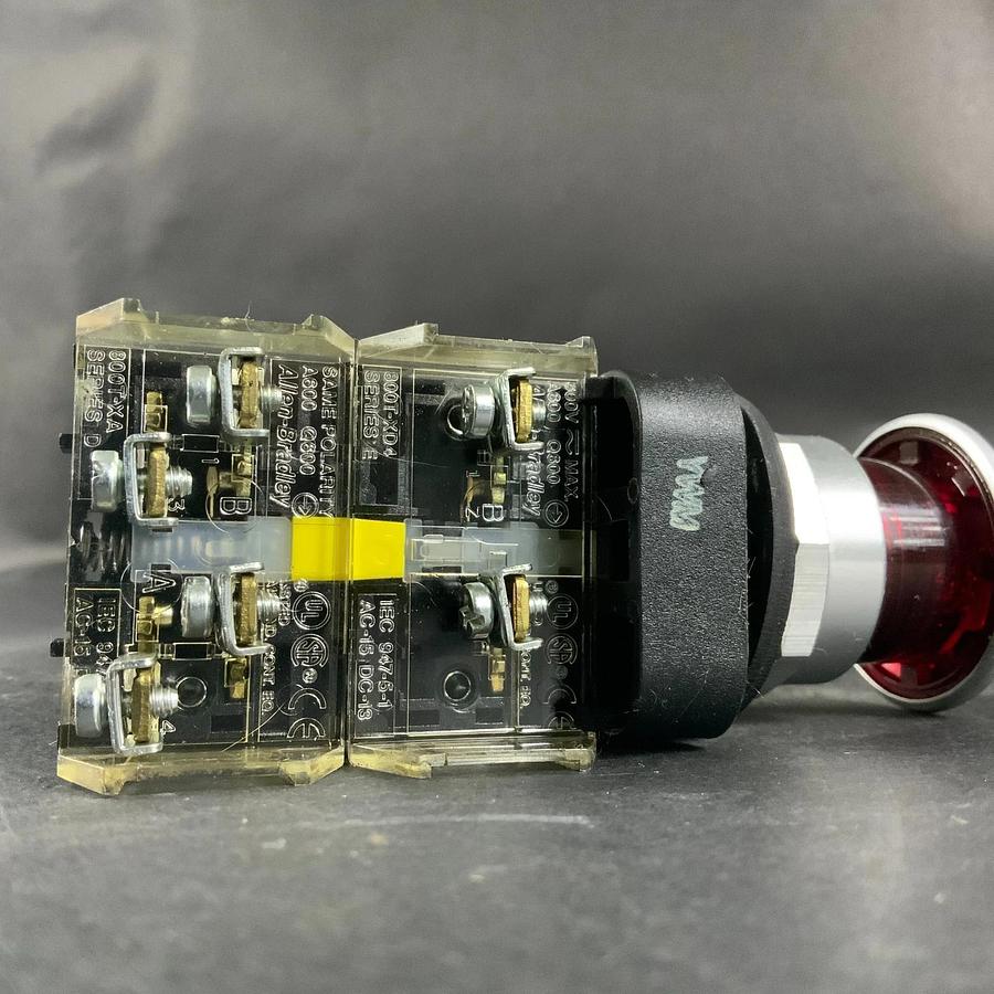 Used ALLEN BRADLEY 800T-FXQ10RA5 ILLUMINATED PUSH BUTTON ($70 OBO)