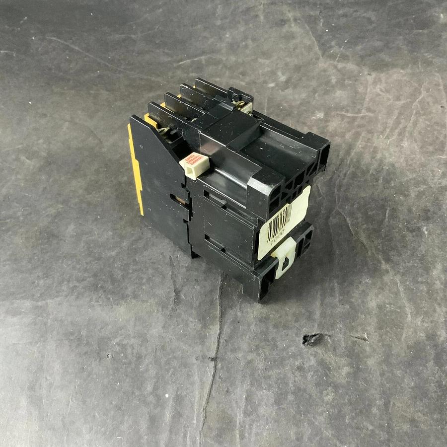 Used ALLEN BRADLEY 700-F400A1 B CONTACTOR ($10 OBO)
