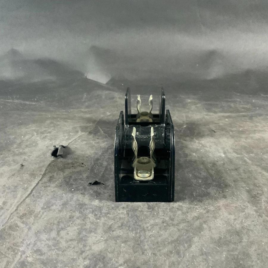 FERRAZ SHAWMUT 60321 FUSE BLOCK ($12 OBO)