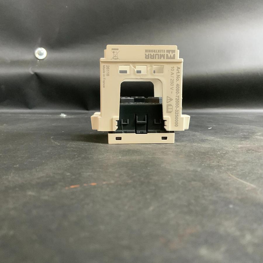 Used MURR ELEKTRONIK 4000-72000-3250000 USED IN BOX ($40 OBO)