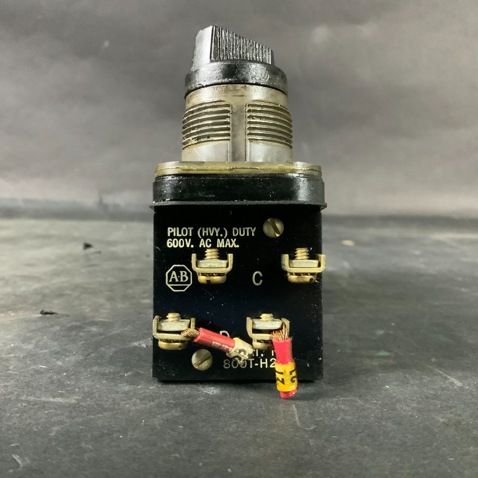 Used ALLEN BRADLEY 800T-H2A SELECTOR SWITCH ($20 OBO)