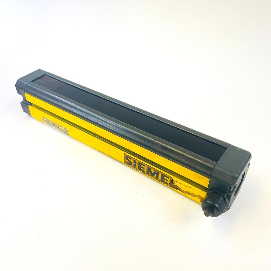 Used SIEMENS 3RG7842-6BC00-2 SIGUARD TYPE 4 SAFETY LIGHT CURTAIN TRANSMITTER