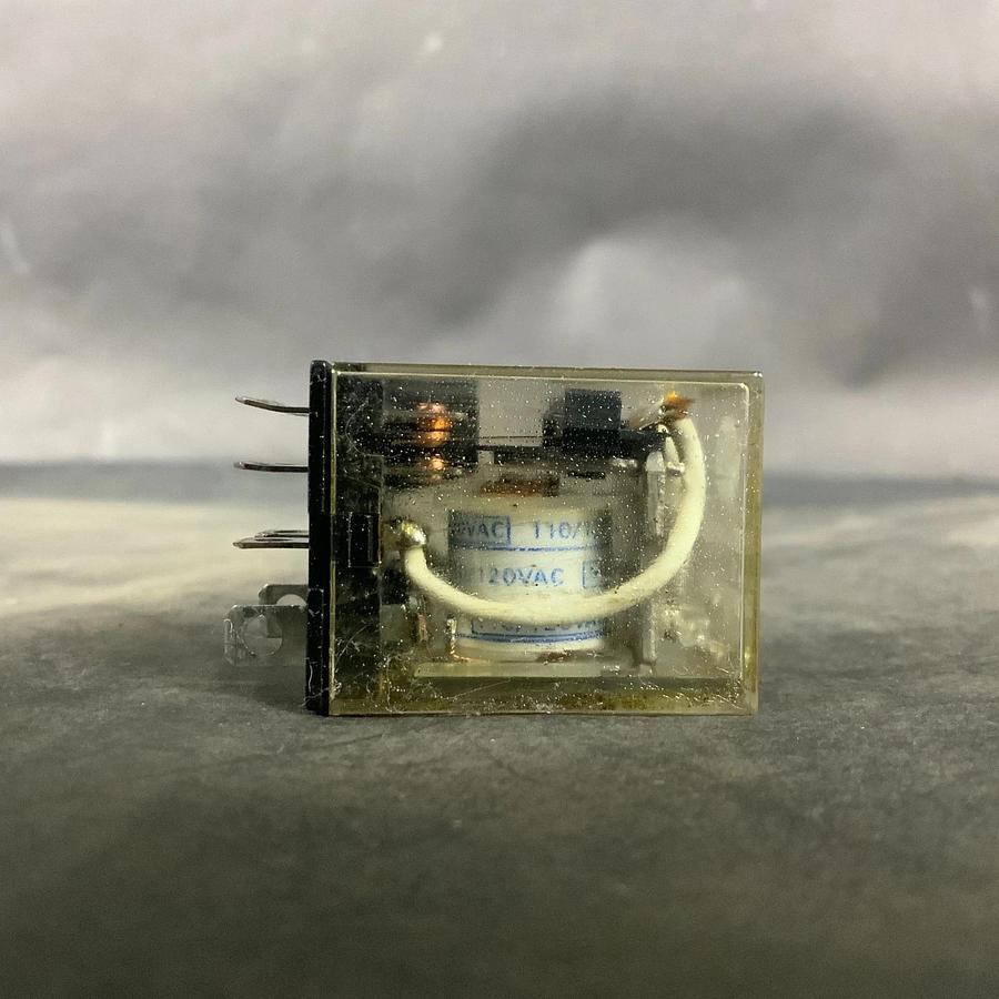 Used ALLEN BRADLEY 700-HF32A1 RELAY ($10 OBO)