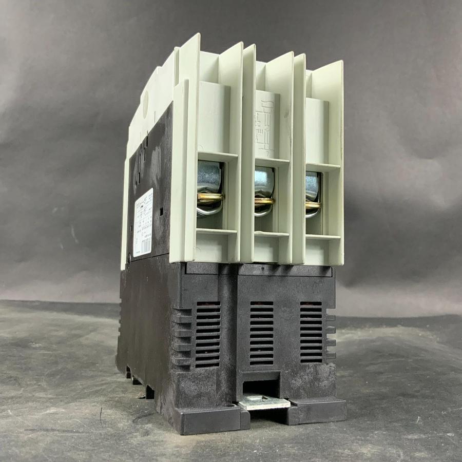 Used SIEMENS 3RV1742-5BD10 CIRCUIT BREAKER ($30 OBO)