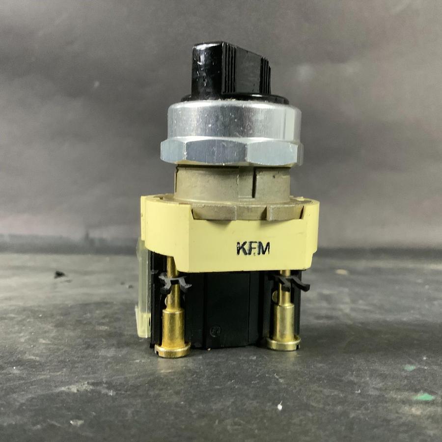 Used ALLEN BRADLEY 800T-H2 SERIES N SELECTOR SWITCH ($25 OBO)