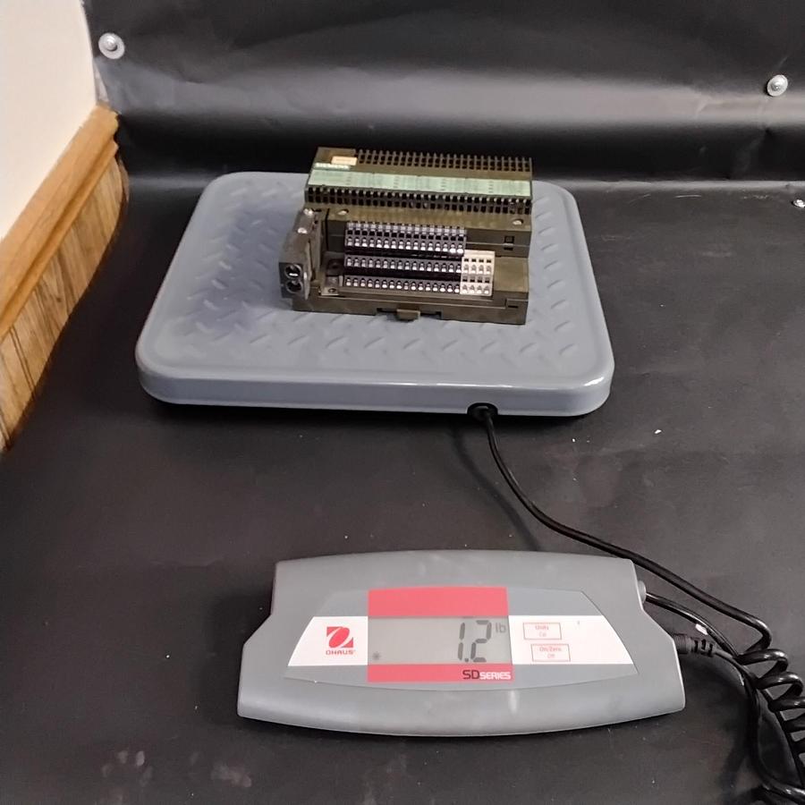 Used SIEMENS ET200B-16DO PLC MODULE ($45 OBO)
