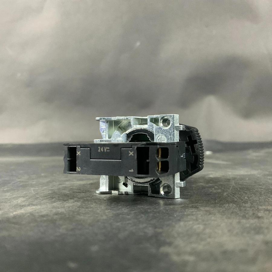 Used ALLEN BRADLEY 800F-Q3W SERIES B GREEN PUSH BUTTON ($30 OBO)