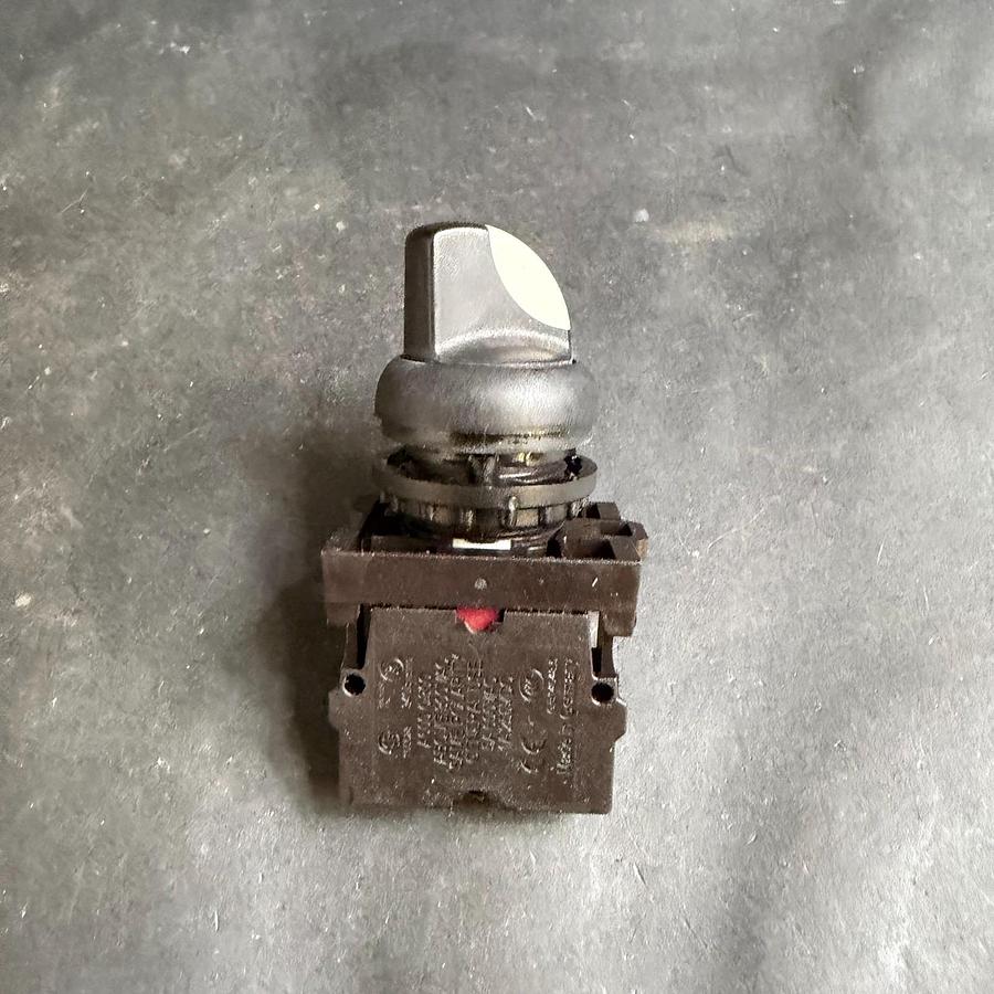 Used EATON M22-K01 SELECTOR SWITCH ($12 OBO)