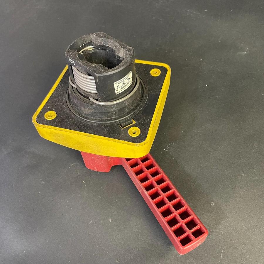 Used ALLEN BRADLEY 194R-HM4E OPERATING HANDLE