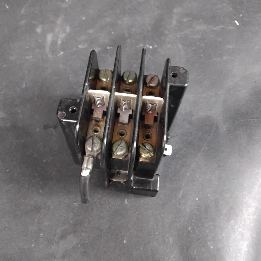 Used TELEMECANIQUE 2210DP-J30AA CONTACTOR ($40 OBO)