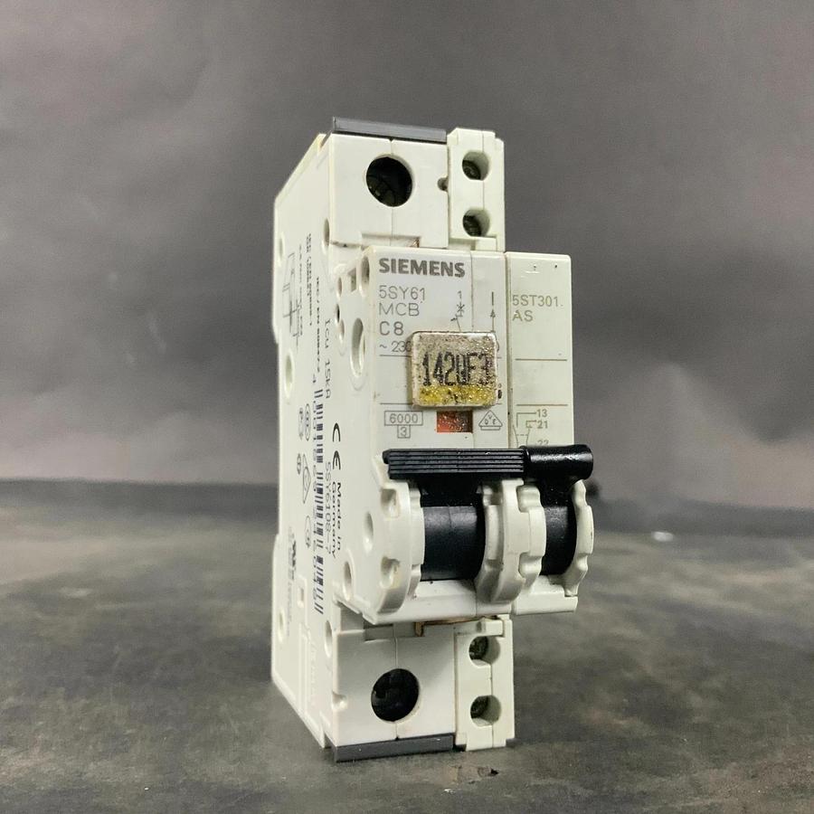 Used SIEMENS 5SY61MCB C8 CIRCUIT BREAKER W/ AS AUX SWITCH ($12 OBO)