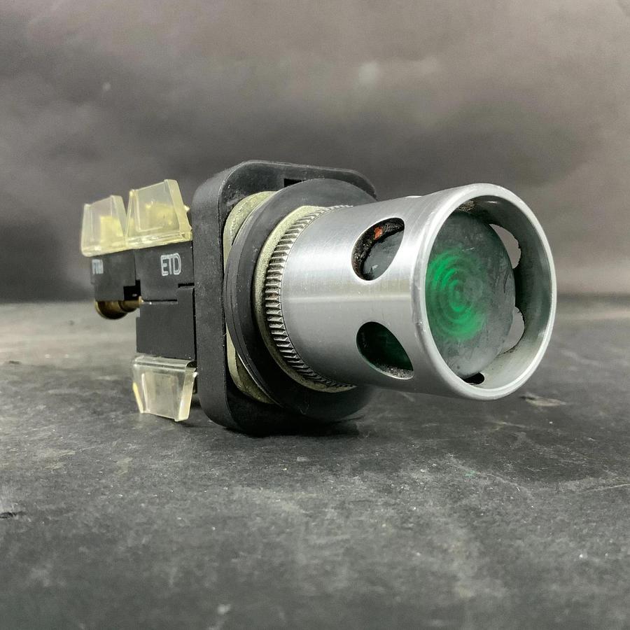 Used ALLEN BRADLEY 800T-FXQ10RA1 SER T GREEN PUSHBUTTON ($80 OBO)