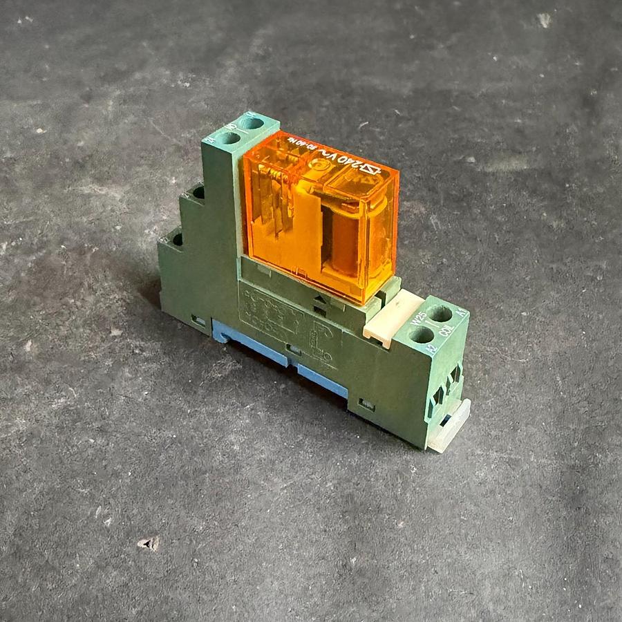 Used FINDER TYPE 40.52 RELAY W/ 95.75 SOCKET ($20 OBO)