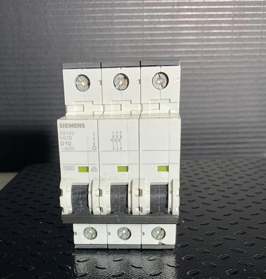 Used SIEMENS 5SY6310-8 ($98.99/EACH OBO)