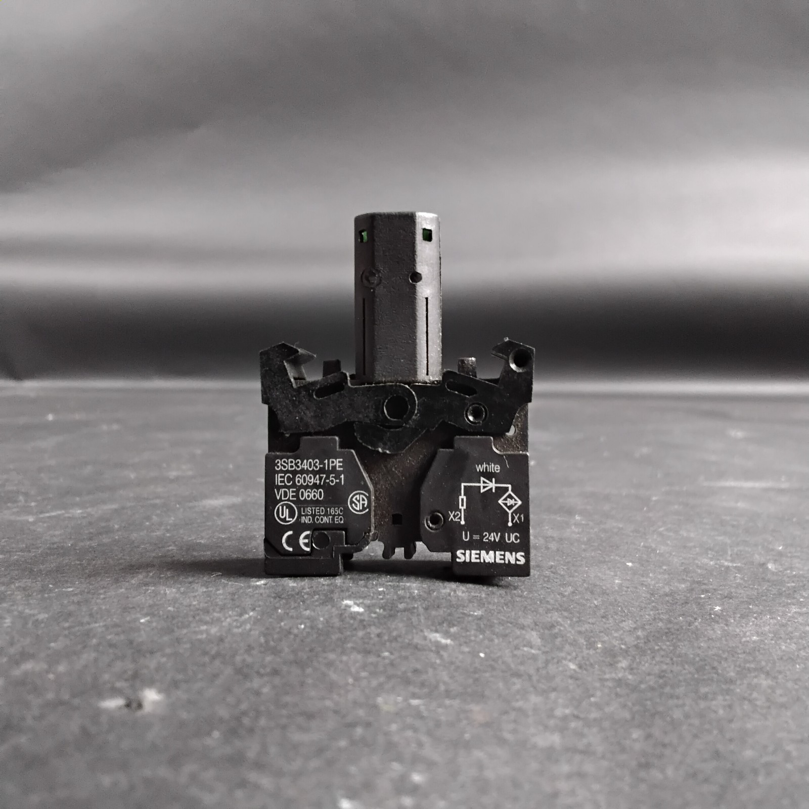 Used SIEMENS 3SB3403-1PE CONTACT BLOCK ($14 OBO)