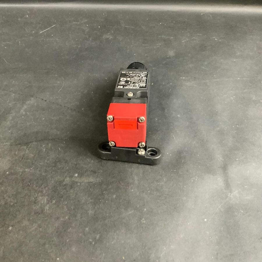 Used OMRON D4NS-2CF SAFETY DOOR SWITCH ($15 OBO)