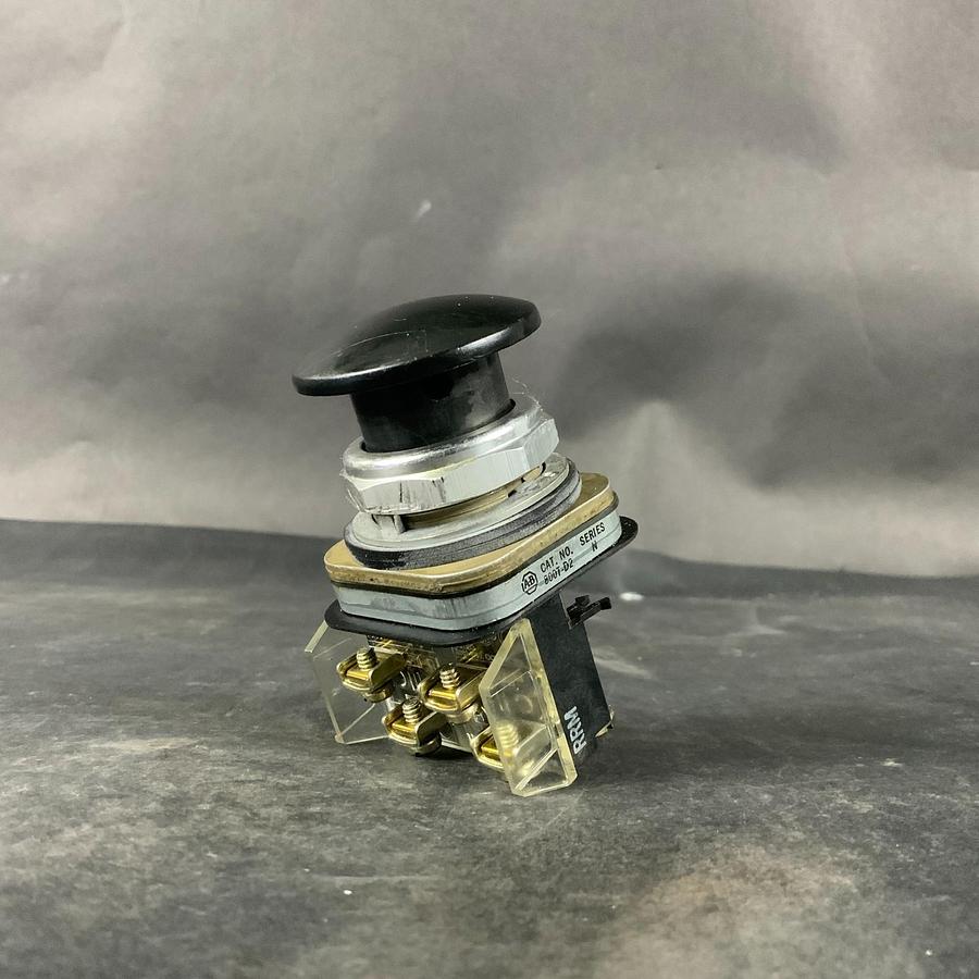 Used ALLEN BRADLEY 800T-D2 SERIES N BLACK PUSH BUTTON ($25 OBO)
