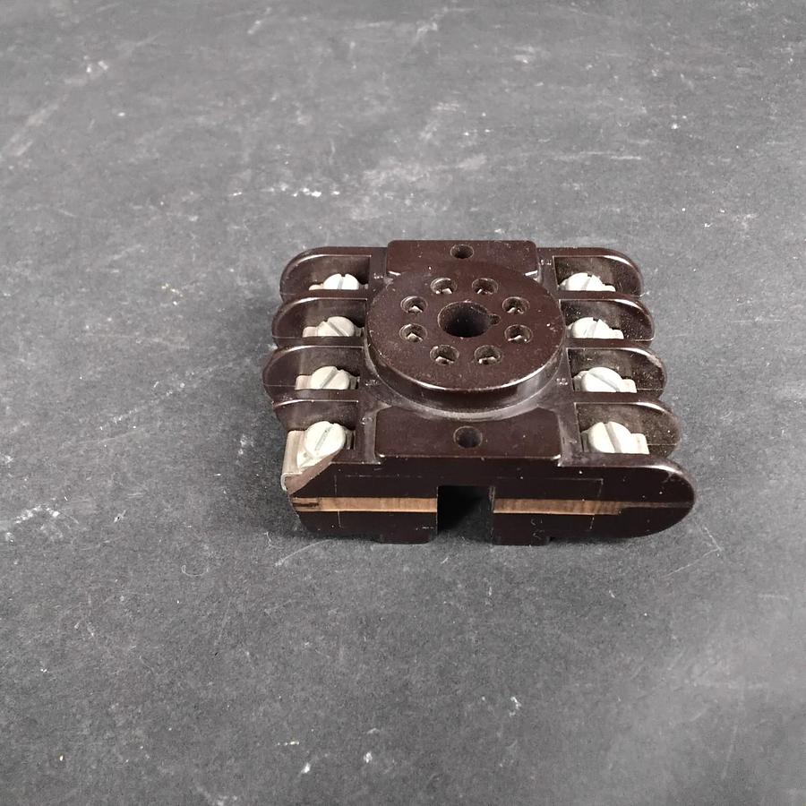 Used AMPHENOL 146-103 RELAY SOCKET ($8 OBO)