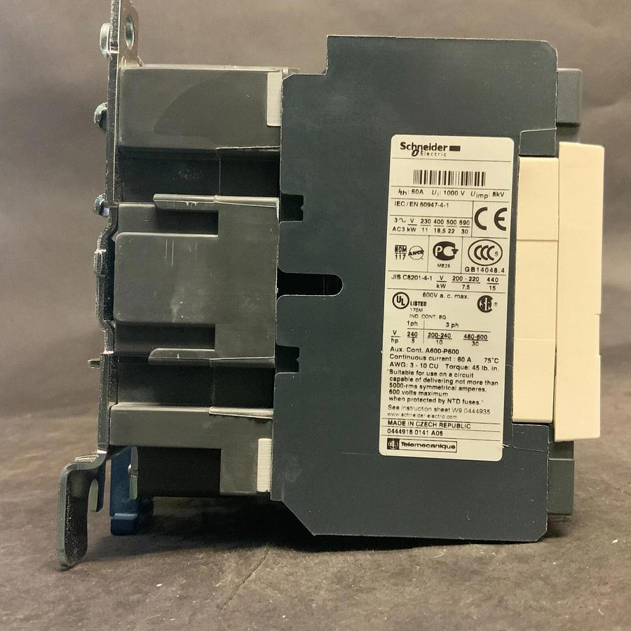 SCHNEIDER ELECTRIC LC1 D40Q7 CONTACTOR ($125 OBO)