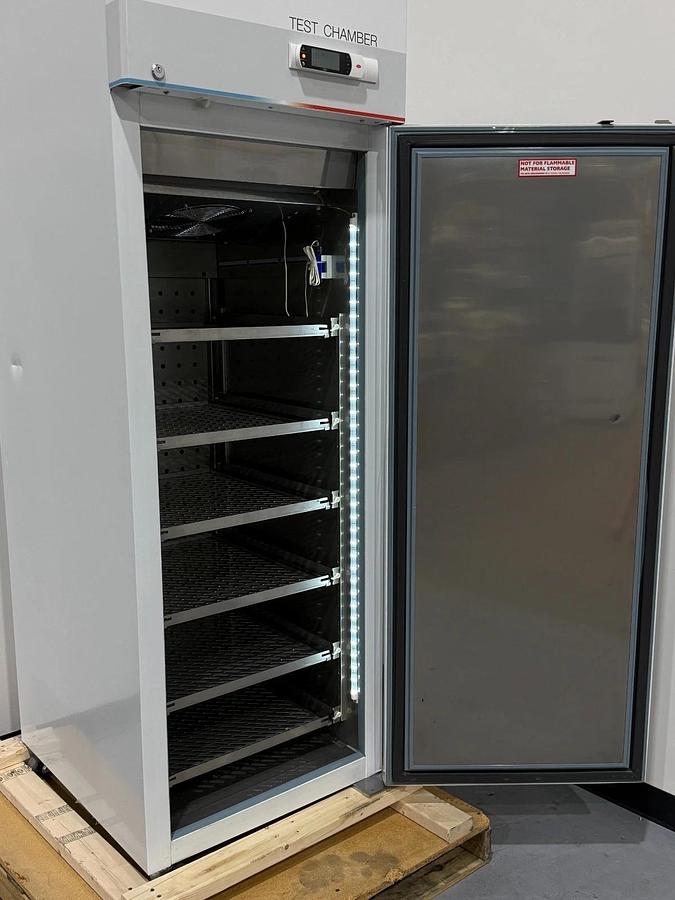 Used Corepoint Temperature Humidity Stability Refr Incubator Chamber | 23cu/Ft 4-70°C