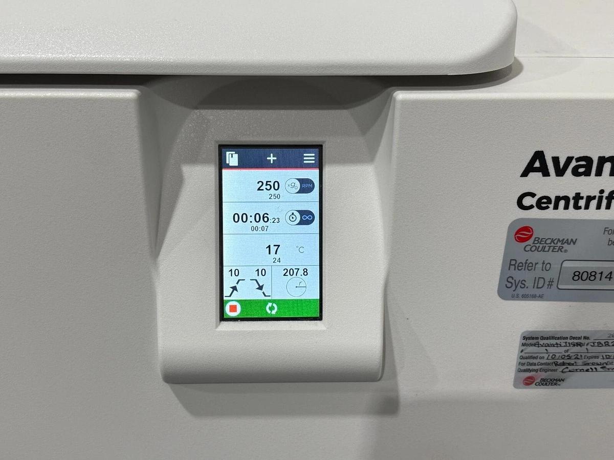 Used Beckman Coulter Avanti J-15R IVD refrigerated Centrifuge B99517 with rotor