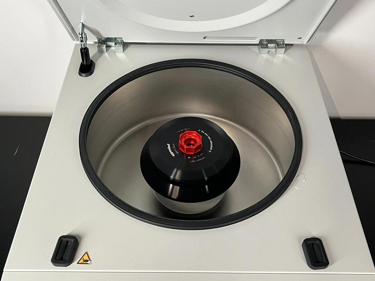 Used Eppendorf Centrifuge 5810 with Rotor FA-45-48-11