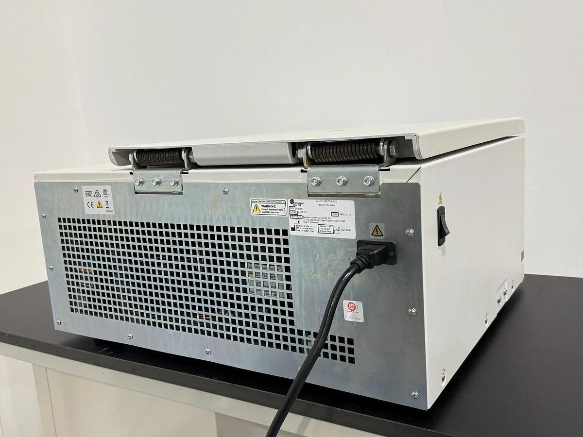 Used Beckman Coulter Avanti J-15R IVD refrigerated Centrifuge B99517 with rotor