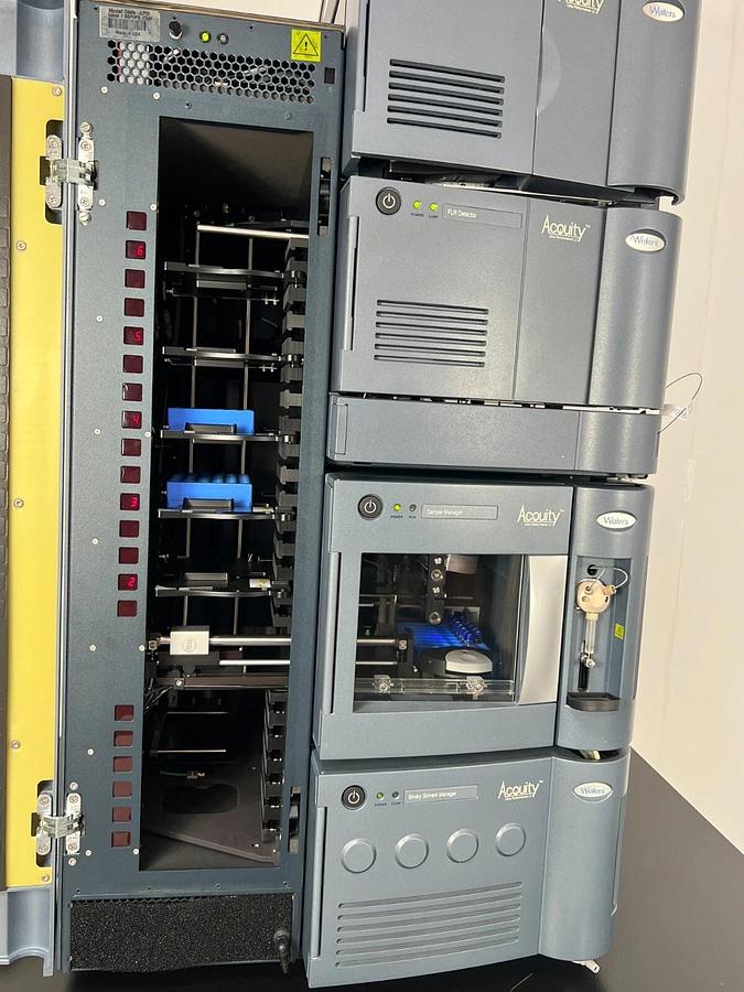 Used Waters Acquity UPLC HPLC TUV FLR organizer sample and binary manager heater tray